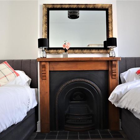 Victoria 4 Bedroom Serviced House Short Lets - Near Northampton Gen Hosp & Town Centre Exterior foto