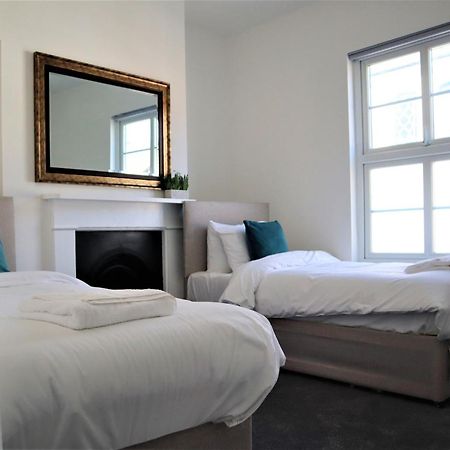 Victoria 4 Bedroom Serviced House Short Lets - Near Northampton Gen Hosp & Town Centre Exterior foto