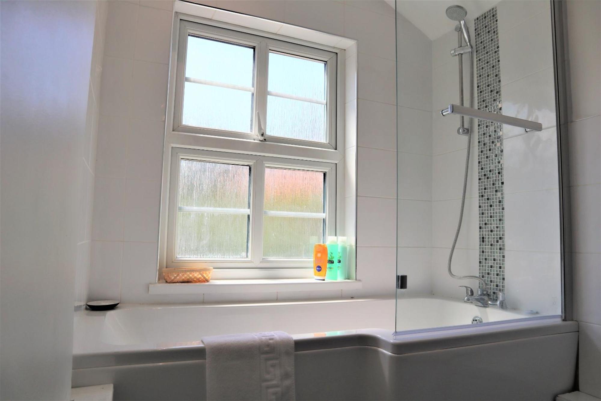 Victoria 4 Bedroom Serviced House Short Lets - Near Northampton Gen Hosp & Town Centre Exterior foto