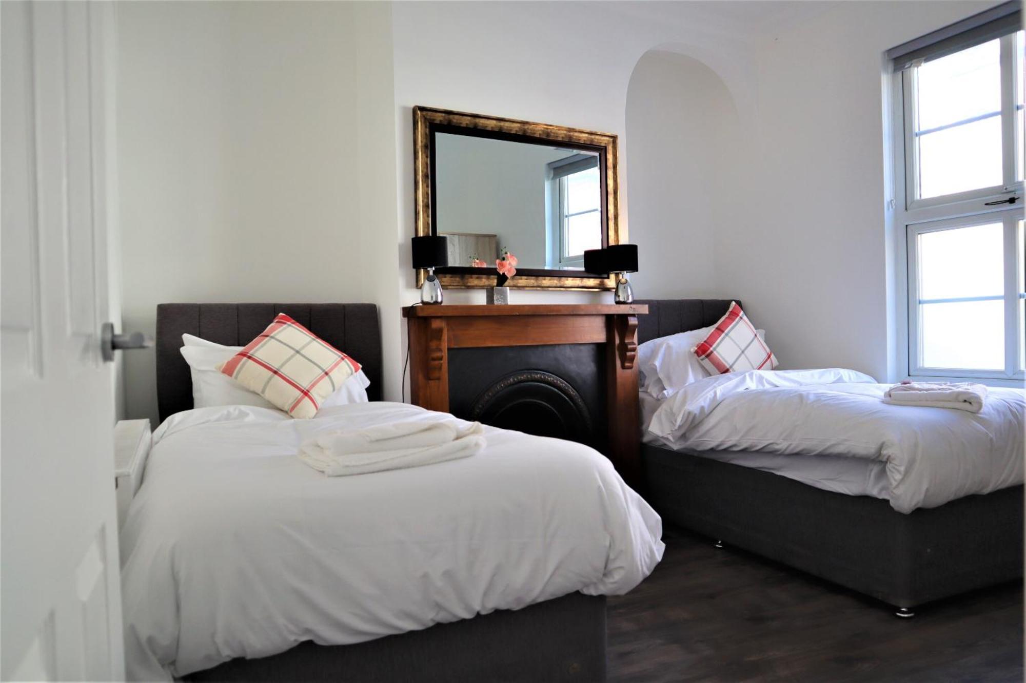 Victoria 4 Bedroom Serviced House Short Lets - Near Northampton Gen Hosp & Town Centre Exterior foto