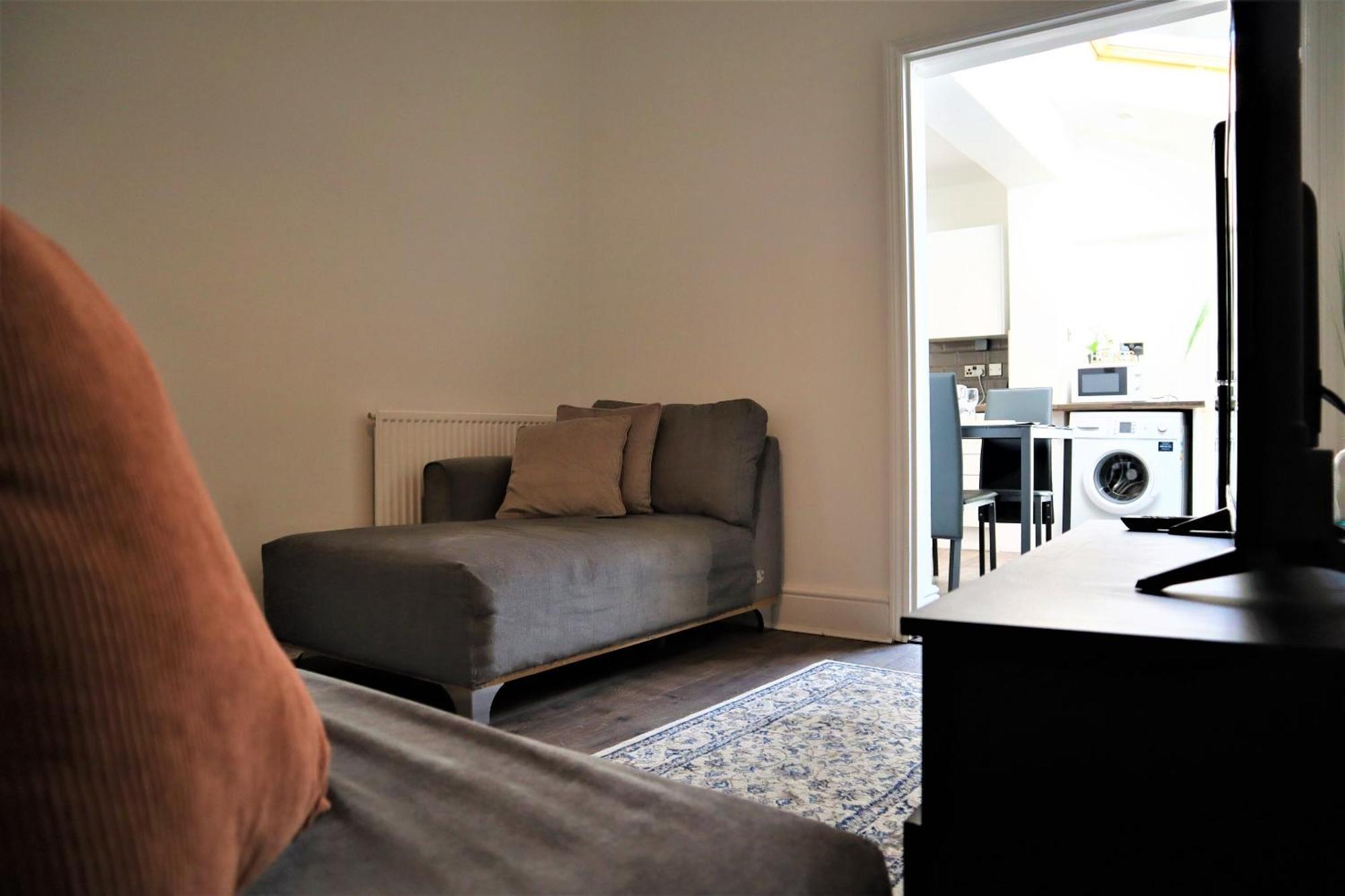 Victoria 4 Bedroom Serviced House Short Lets - Near Northampton Gen Hosp & Town Centre Exterior foto